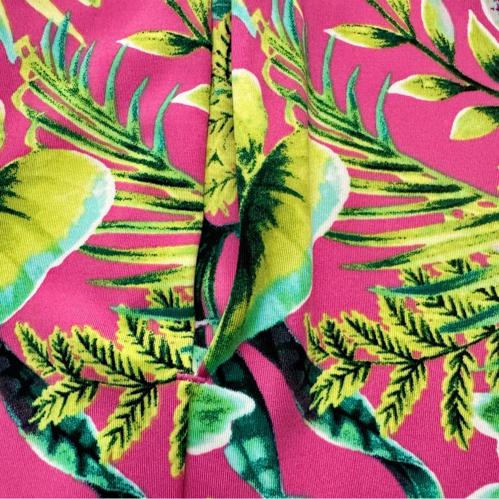Tommy Bahama Golf Women’s Pink Green Tropical Floral Quarter Zip Top Large - Picture 3 of 8